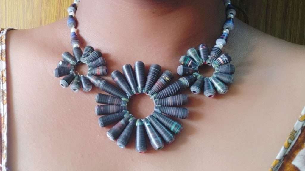 paper beads necklace