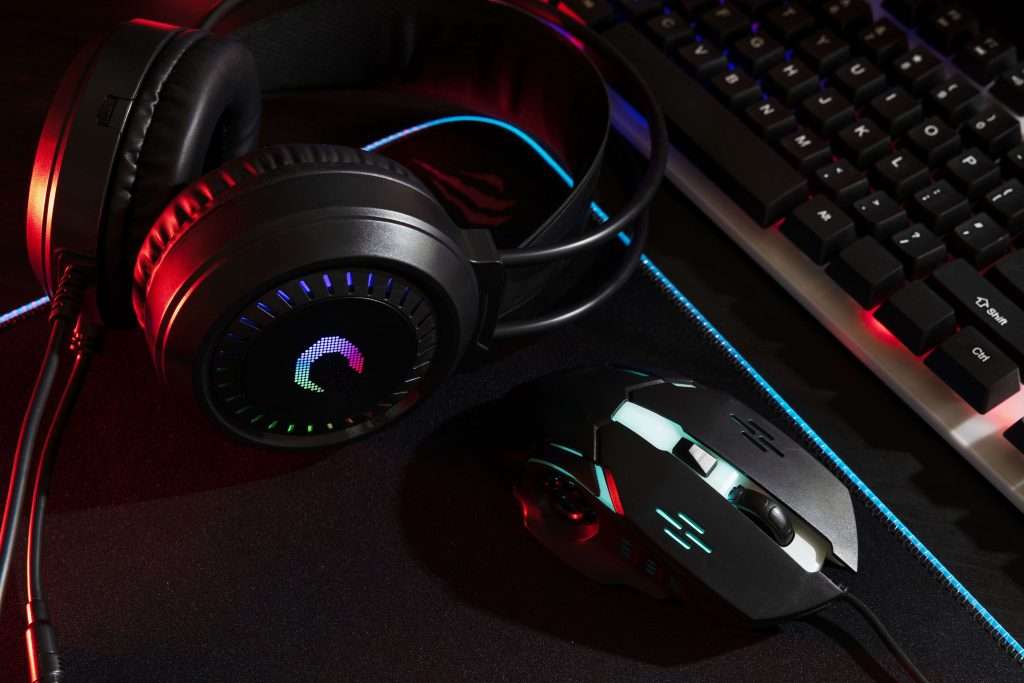 wired or wireless headset for gaming